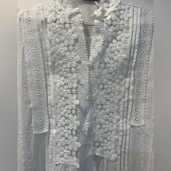 Vici White Floral Embroidered Blouse - Picture 10 of 11